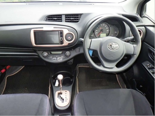 2013 TOYOTA VITZ